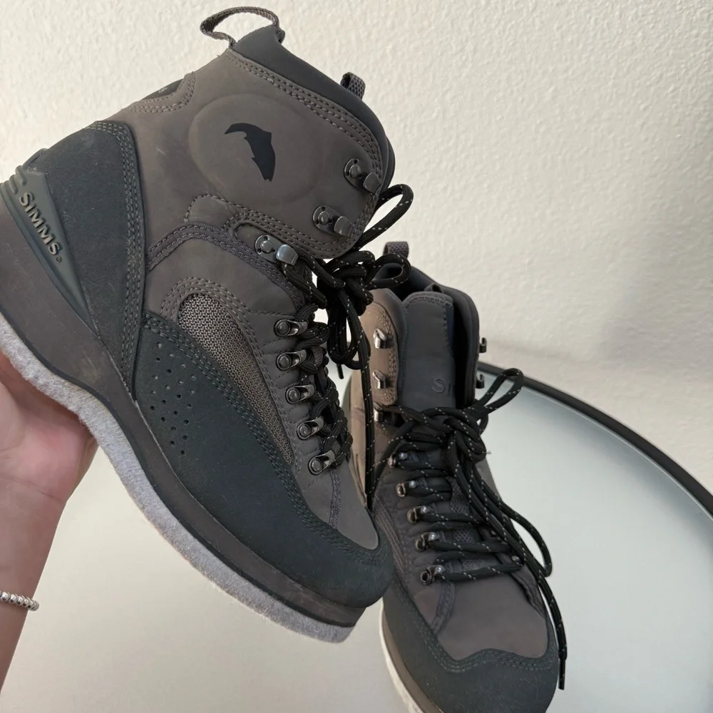 Simms Gray and Black Green Men’s Freestone Wading Outdoor Fishing Boots Size 7